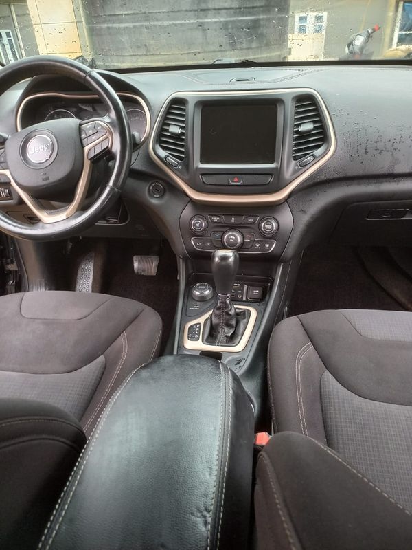 Thumbnail 4 of 2015 JEEP Cherokee